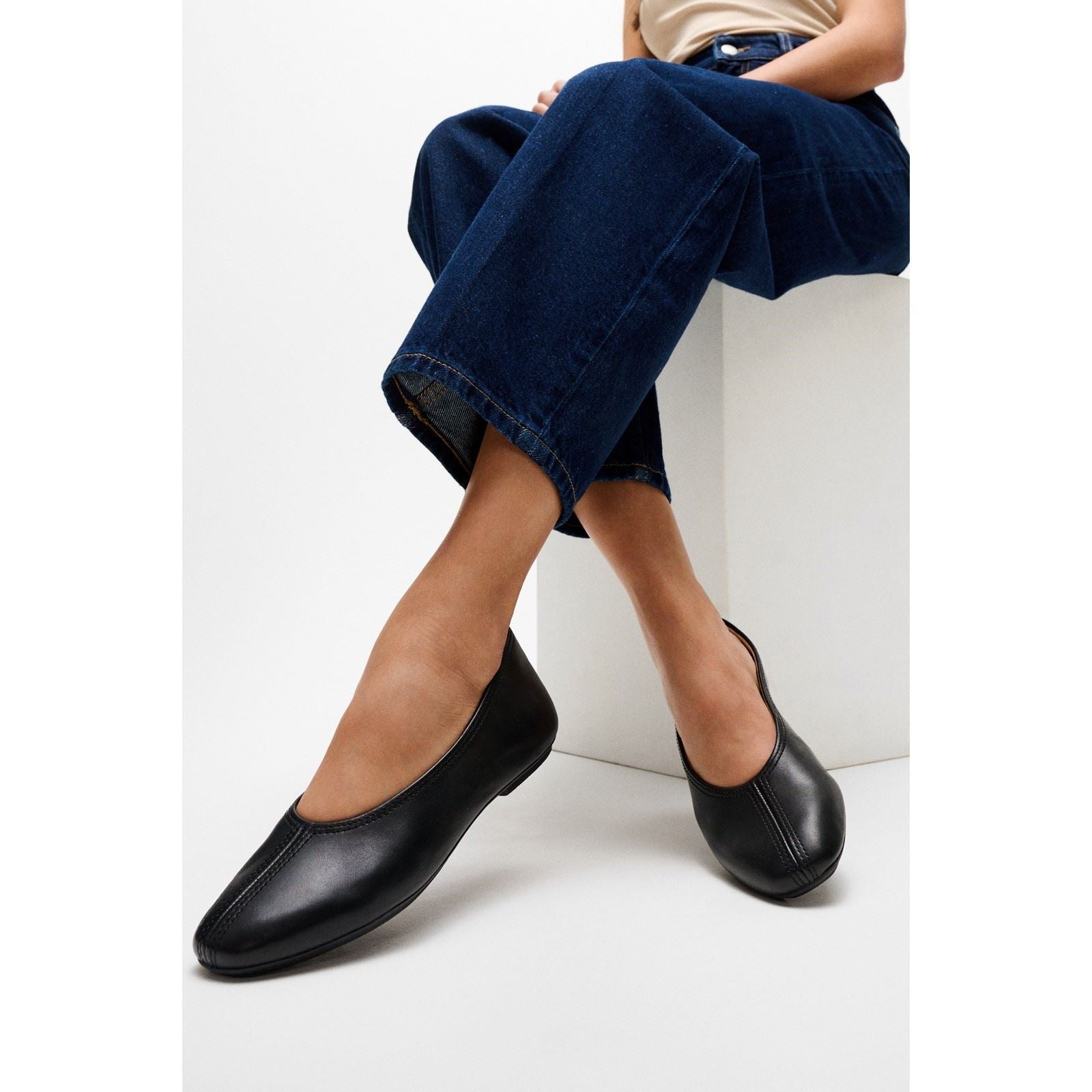Fitflop Delicato High-Cut Leather Women's Black Flats