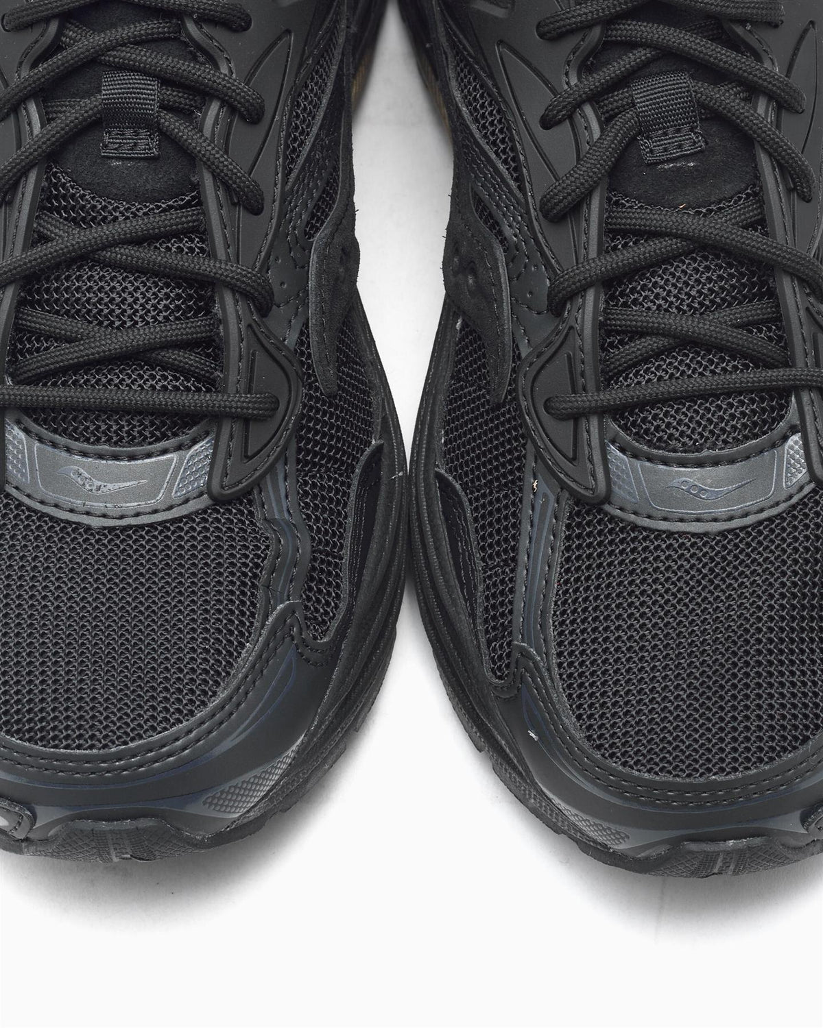 Saucony Progrid Omni 9 Armor Black/Gold Sneakers
