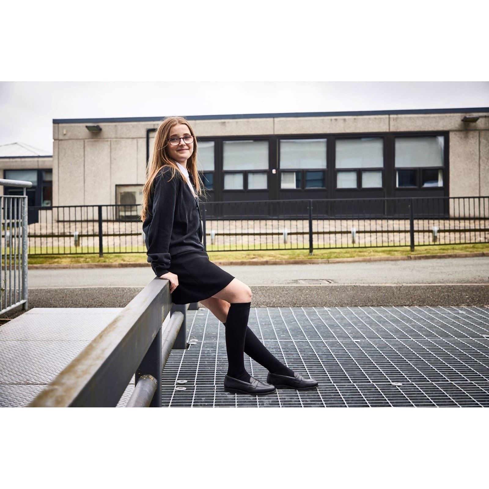 Pod Islay Leather Girls's Black Loafers