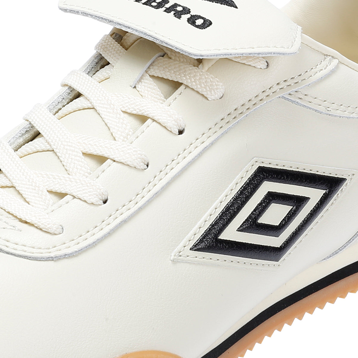 Umbro 5V5 Leather Antique White/Black Sneakers
