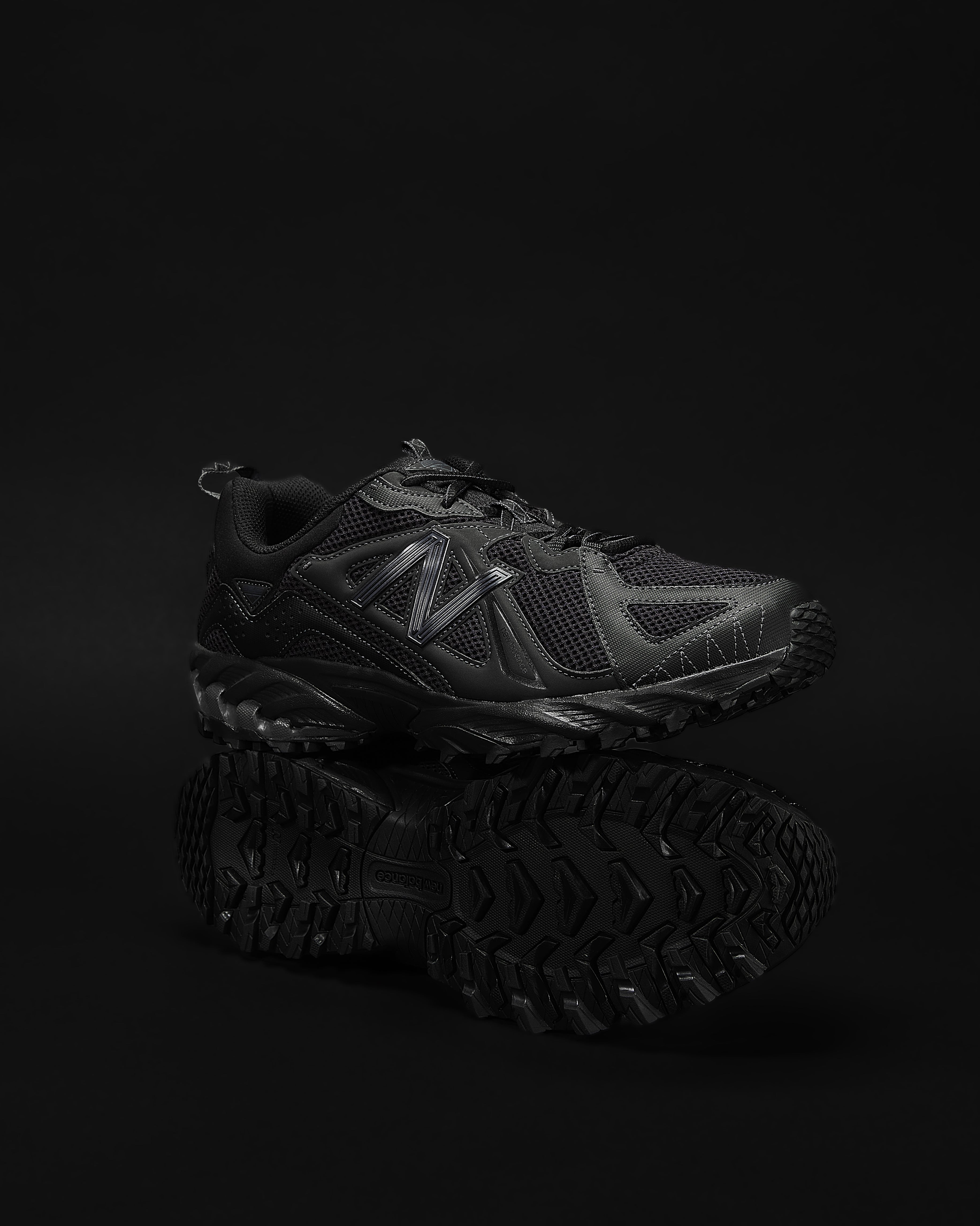 New Balance 610 Mono Black Sneakers
